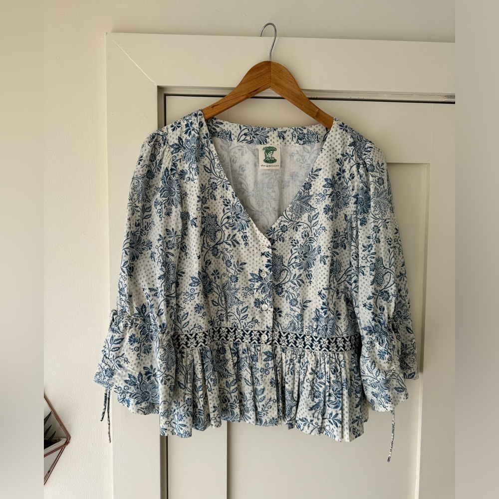 Daydress UK Priyanka top in blue chintz - M